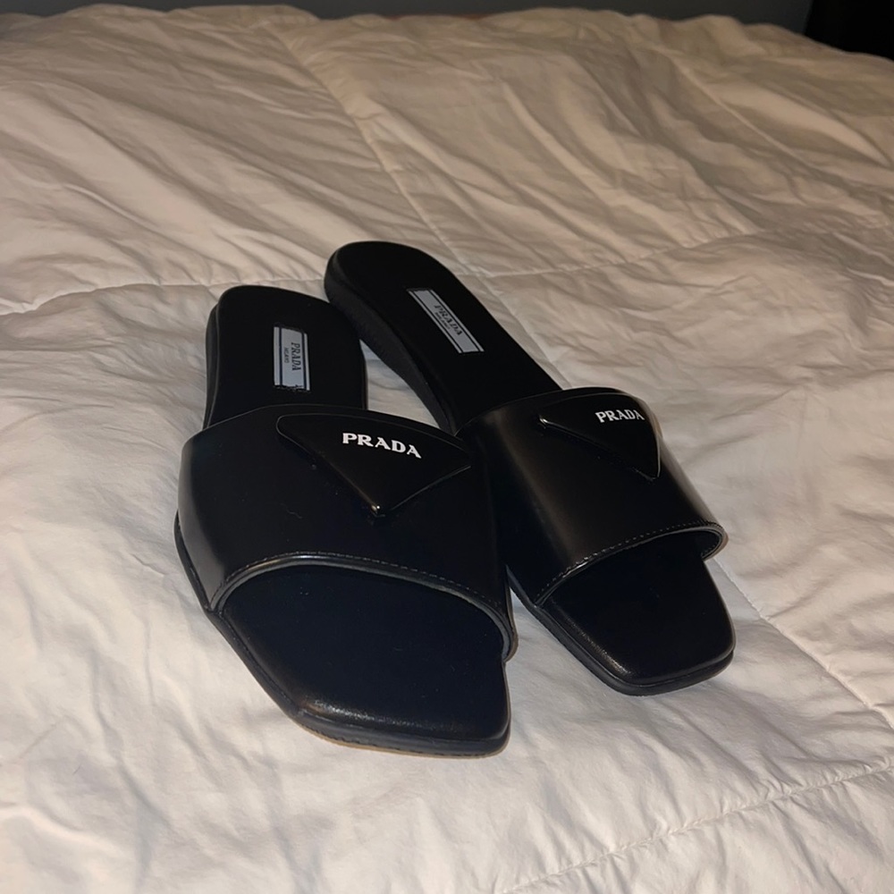 PRADA SANDALS IN A SIZE W8